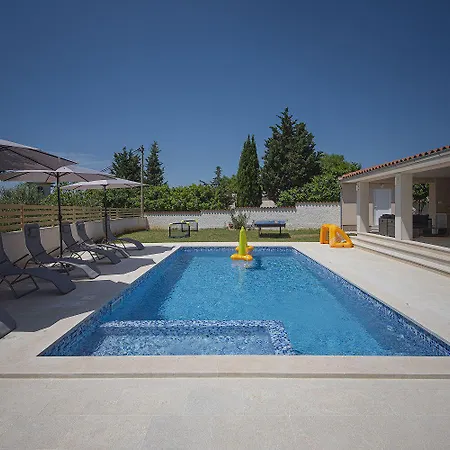 Mit Pool Und Klimatisierten Schlafzimmern *