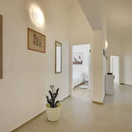 Holiday home Mit Pool Und Klimatisierten Schlafzimmern Vodnjan