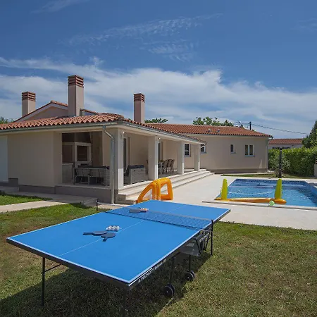 Mit Pool Und Klimatisierten Schlafzimmern * فودنيان