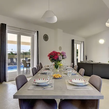 Holiday home Mit Pool Und Klimatisierten Schlafzimmern *