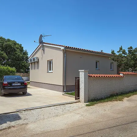 Holiday home Mit Pool Und Klimatisierten Schlafzimmern