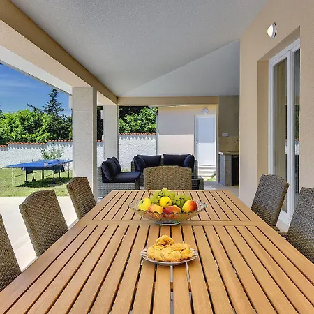 Mit Pool Und Klimatisierten Schlafzimmern Holiday home