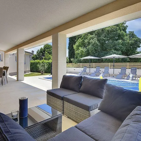 Mit Pool Und Klimatisierten Schlafzimmern Holiday home *