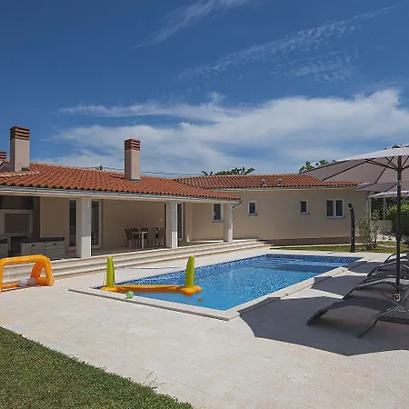 Holiday home Mit Pool Und Klimatisierten Schlafzimmern *
